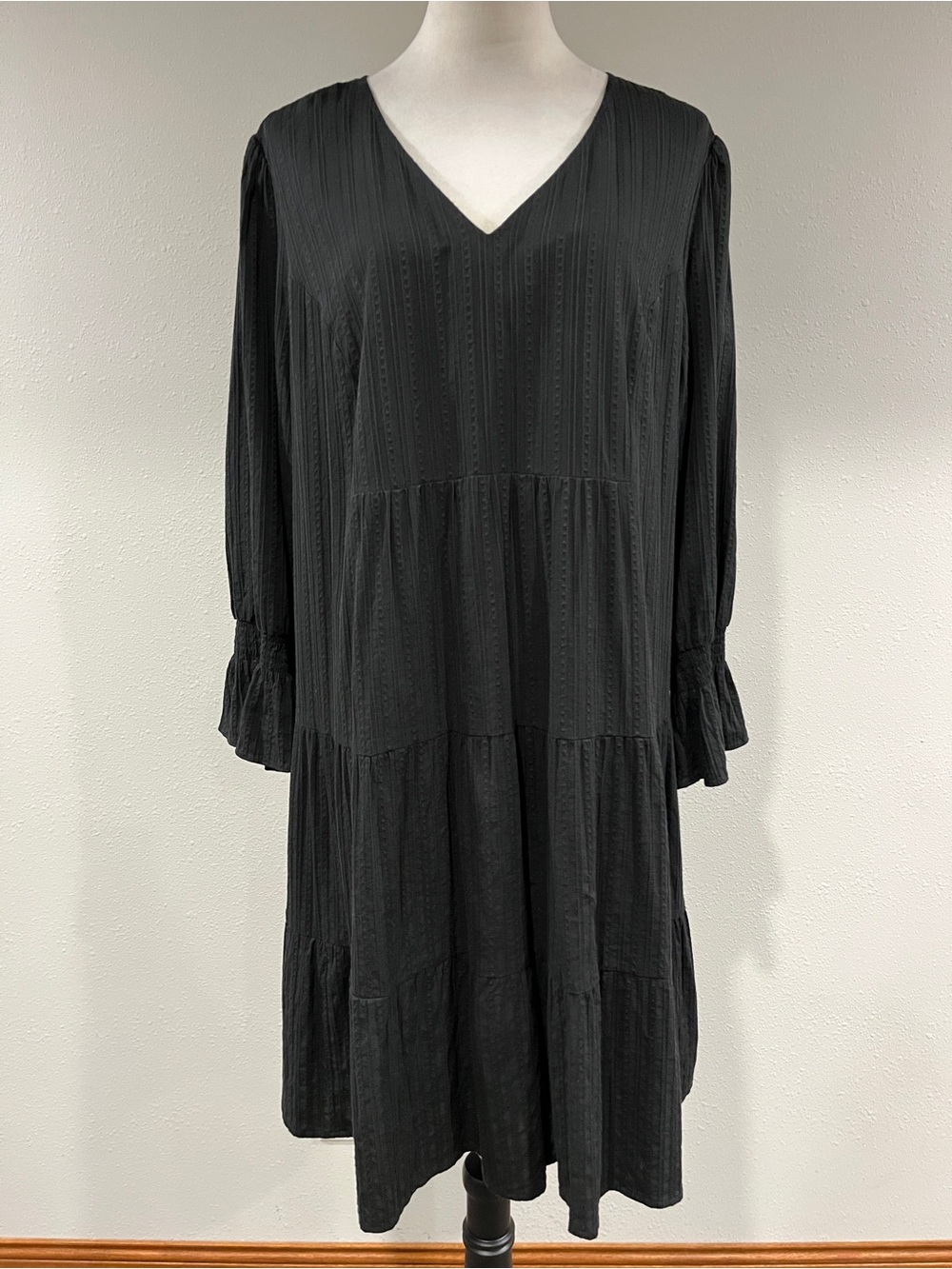 J. Jill Black V-Neck Tiered Long Sleeve Dress size large